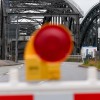 Disposition: Freihafenelbbrücke für schwere Lastwagen gesperrt