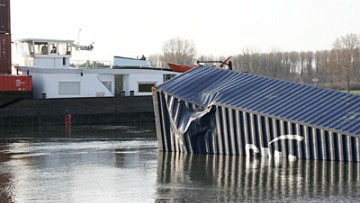 Stau auf dem Rhein