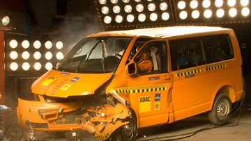 ADAC-Crashtest VW T5 / Renault Trafic