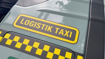 Schunck-Geschäftsführer Thomas Wicke im VR-Logistik-Taxi