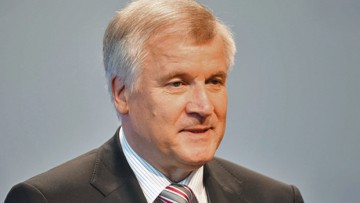 Seehofer: Zahl der Flugbewegungen erfordert keine dritte Startbahn