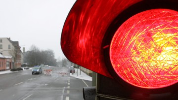 Urteil: Rote Ampel darf umfahren werden