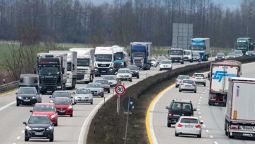 BAG: Güterverkehr legt 2015 zu