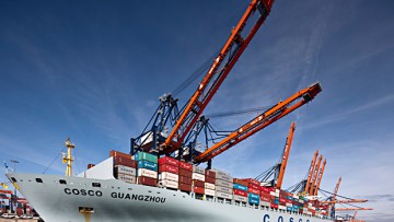 Cosco fusioniert zur drittgrößten Containerreederei