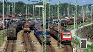 Bahnen fordern Ausbau von Güter-Korridor