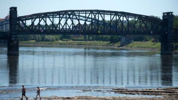 Niedrigwasser der Elbe schränkt Frachtschifffahrt ein