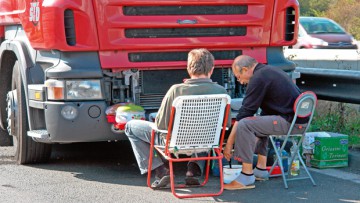 Bulgaren und Rumänen verbringen ihre Wochenruhezeit vorwiegend im LKW