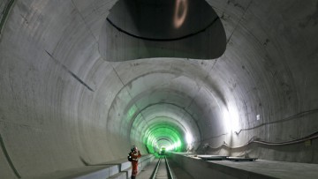 Gotthard-Basis-Tunnel soll Verlagerung auf Schiene voranbringen