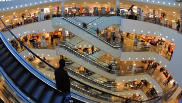 Karstadt setzt auf günstige Logistikkräfte