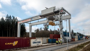 Neuer Shuttlezug zwischen Kombi-Terminal Burghausen und Hafen Rotterdam