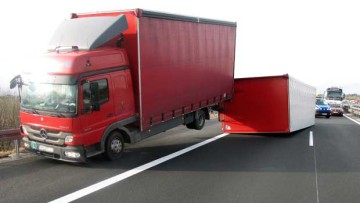 Unfallforscher warnen vor Lkw bis 12 Tonnen wegen Seitenwind