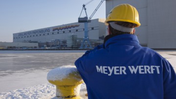 Am Rande: Meyer-Werft verschickt "Elbkähne"