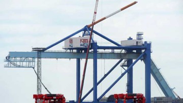 Containerbrücken in Bremerhaven stillgelegt