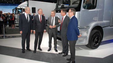 EU-Kommissar Oettinger eröffnet IAA Nutzfahrzeuge 2016