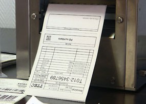 Toshiba-Drucker schafft es beidseitig