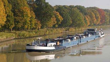 Binnen­schiff­fahrt stag­niert im ersten Halbjahr