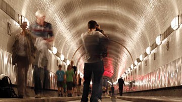 Hamburg feiert 100. Geburtstag des alten Elbtunnels