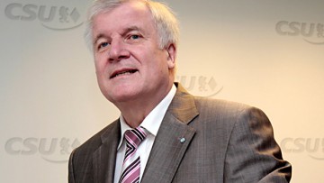 Seehofer fällt Entscheidung zur Startbahn - und hält sie geheim