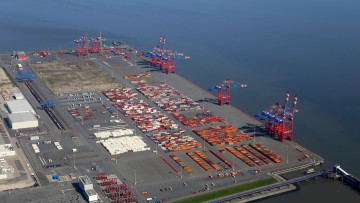 Der Jade-Weser-Port, Deutschlands einzigem Tiefwasserhafen als Luftaufnahme