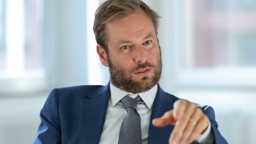 Hamburgs Verkehrssenator Anjes Tjarks (Bündnis 90/Die Grünen), aufgenommen bei einem Interview 2024