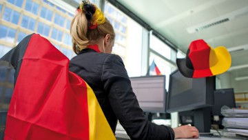 Fußballfan im Büro