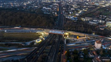 Bauarbeiten am Autobahnkreuz Kaiserberg. Hier kreuzen sich die Bundesautobahn A40, die Bundesautobahn A3 und die Zugstrecke zwischen Duisburg und Essen.