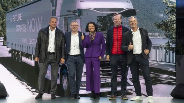 (v.l.n.r): Dr. Alexander Keßel (Head of Logistics & Digitalization MAN Truck & Bus), Prof. Dr. Helmut Schönenberger (Founder & CEO UnternehmerTUM), Dr. Sandra Bogdanovic (Technische Universität München, Beauftragte des Präsidenten für Philanthropie und En