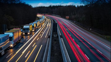 Rechtsfahrgebot für Lkw