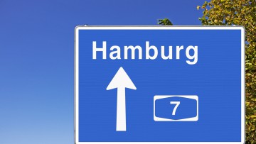 Autobahnschild A7 Richtung Hamburg
