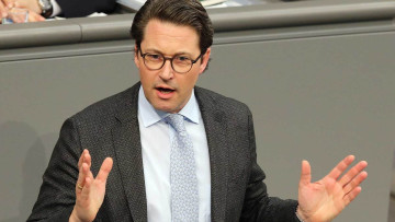 Scheuer will mehr gegen den Parkplatzmangel bei Lkw tun