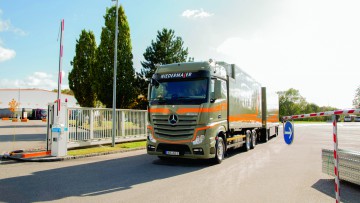 Lkw der Spedition Niedermaier