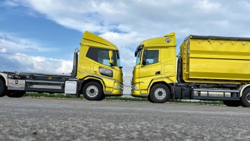 Auf den ersten Blick sind sich diese beiden Lkw sehr ähnlich. Der Unterschied zwischen DAF XD und XF steckt im Detail