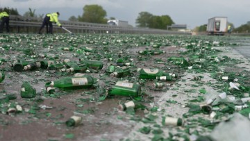 Bierflaschen auf Straße