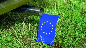 EUFahne im Auspuff