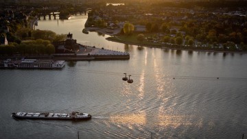 Binnenschiff auf dem Rhein