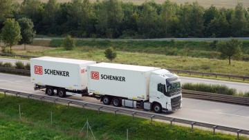 DB_Schenker_Lkw_Landschaft