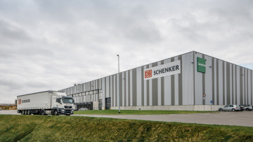 DB Schenker stellt Logistikzentrum vor