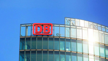 DB berät über größeren Vorstand und Verkauf von Töchtern