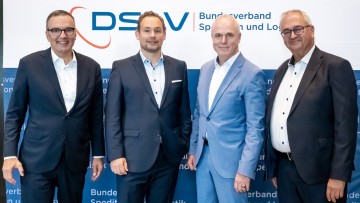 DSLV-Präsidium: DSLV-Vizepräsident Dr. Micha Lege, DSLV-Präsidiumsmitglied Thorsten Dornia, DSLV-Präsident Axel Plaß, Ehrenpräsident Mathias Krage   