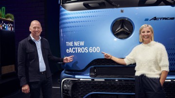  Simon Loos, Geschäftsführer und Inhaber Simon Loos, und Karin Rådström, Vorstandsvorsitzende Daimler Truck AG