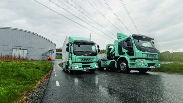 Himmel, Lkw, bewoelkt, Straeucher, Stromleitungen