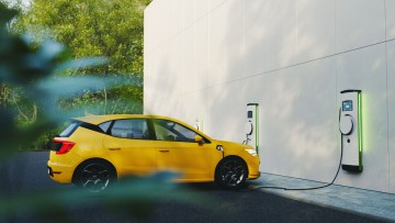 DKV baut sein E‑Mobilitätsangebot aus