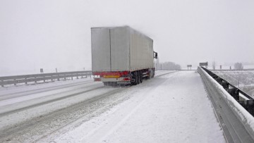 Lkw im Schnee