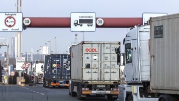 Hamburg Hafen Lkw