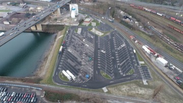 Neuer digitaler LKW-Parkplatz im Duisburger Hafen