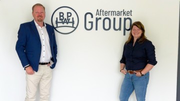 Peter Svensson, CEO der BPW Aftermarket Group, und Julia Stahl-Behrens, Head of Parts bei KRONE Trailer, freuen sich auf die neue Partnerschaft