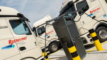 eActros Lkw laden bei der Spedition Rothermel