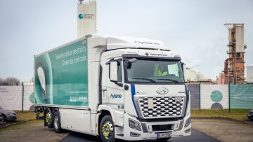 Hoyer und Nippon Gases mit Wasserstoff-Lkw