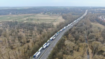 Lkw-Stau, A12