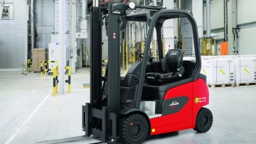 Ein EX-geschützter Linde E20 EX Gabelstapler in APEX Lagerumgebung